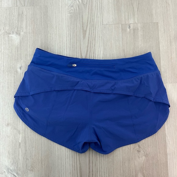 size 6 lululemon shorts - Picture 2 of 5